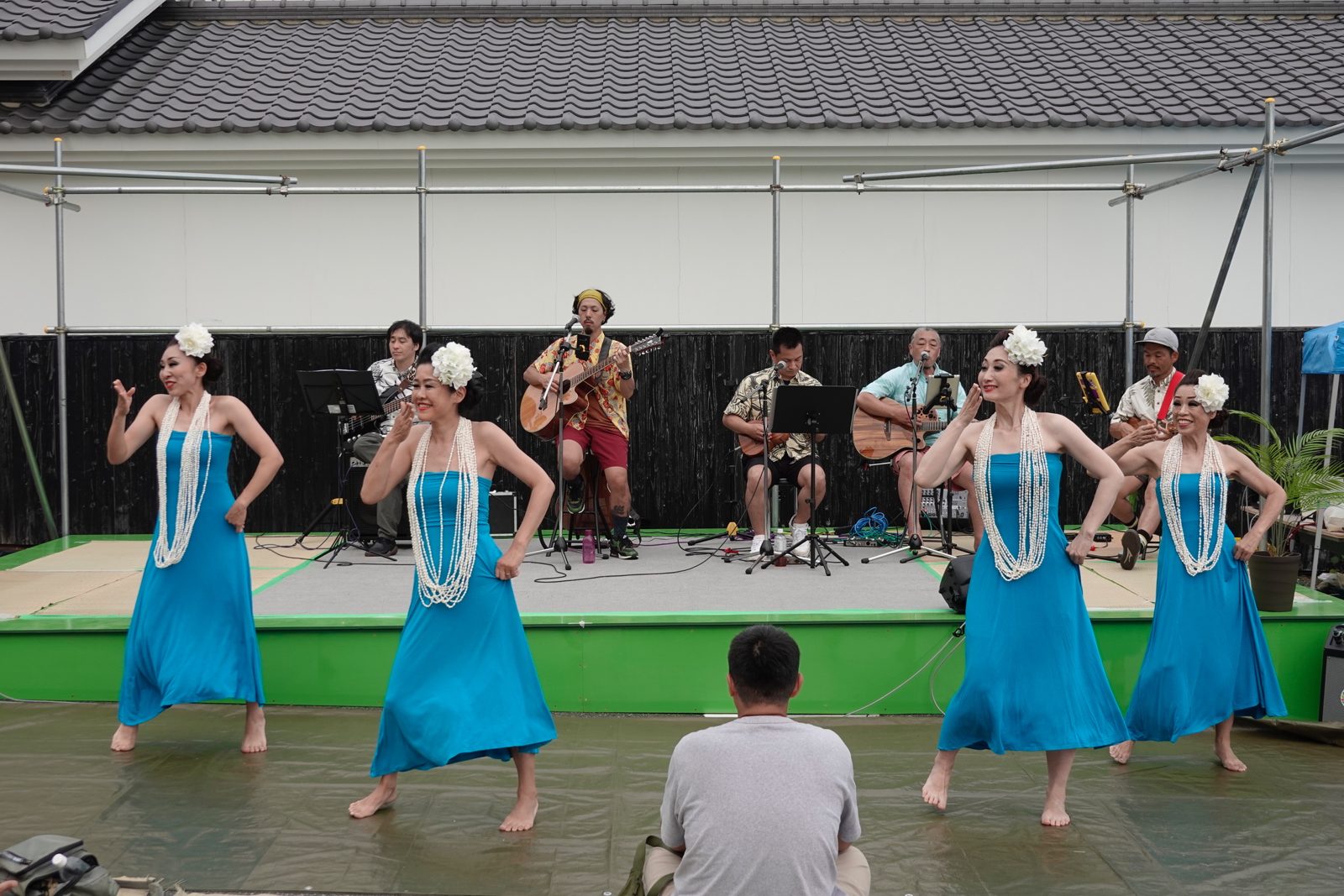 リバティー久能山マルシェで踊るメンバー（2）