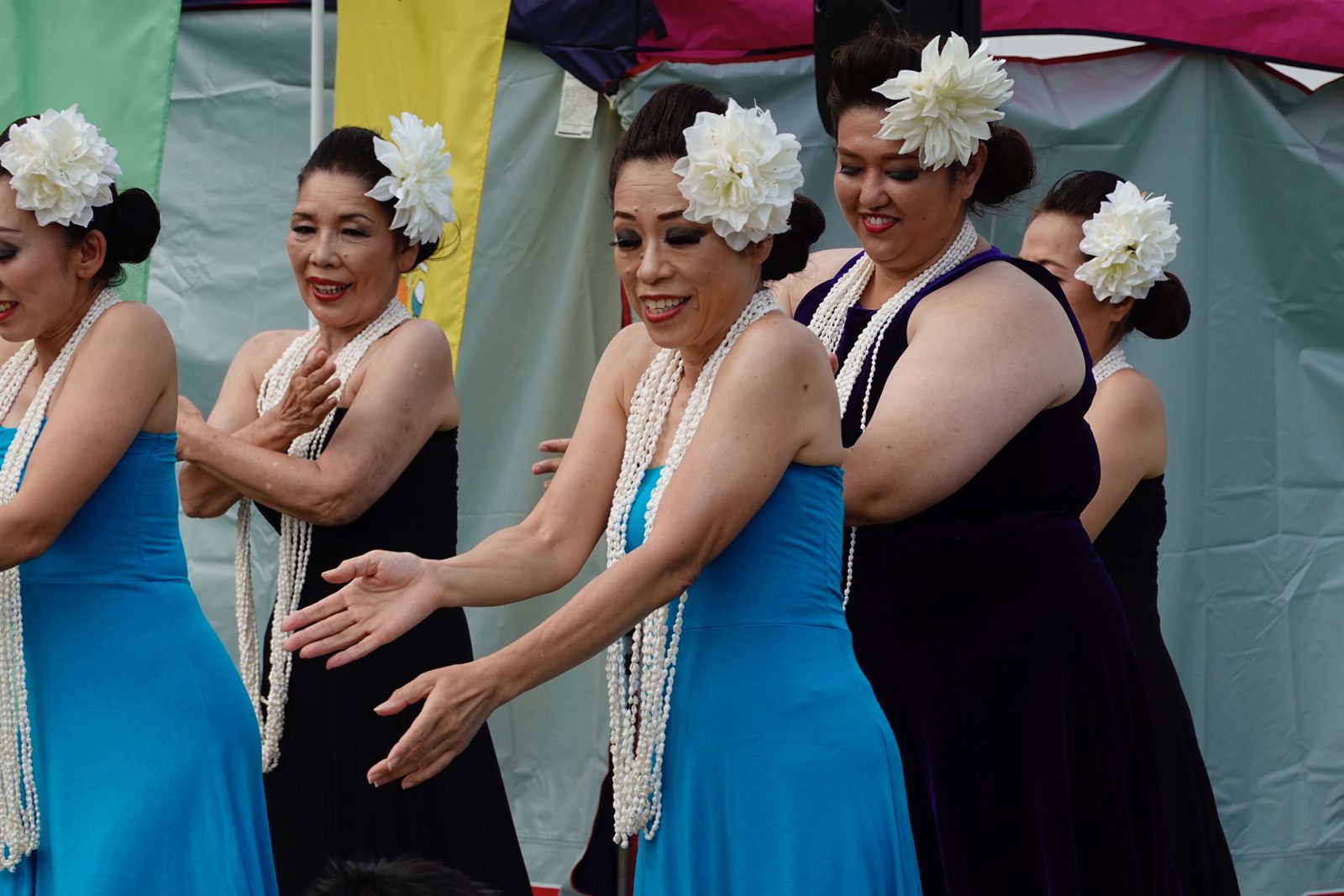 リバティー久能山マルシェで踊るメンバー（3）