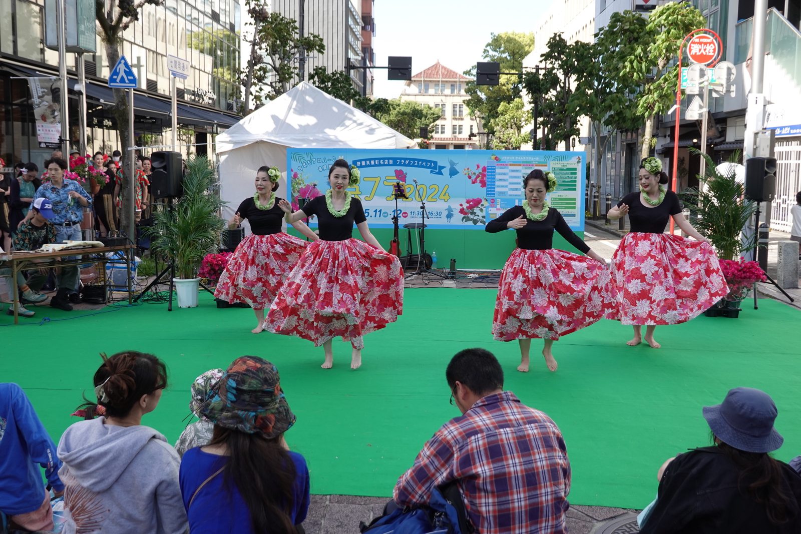 呉フラ2024で踊るメンバー