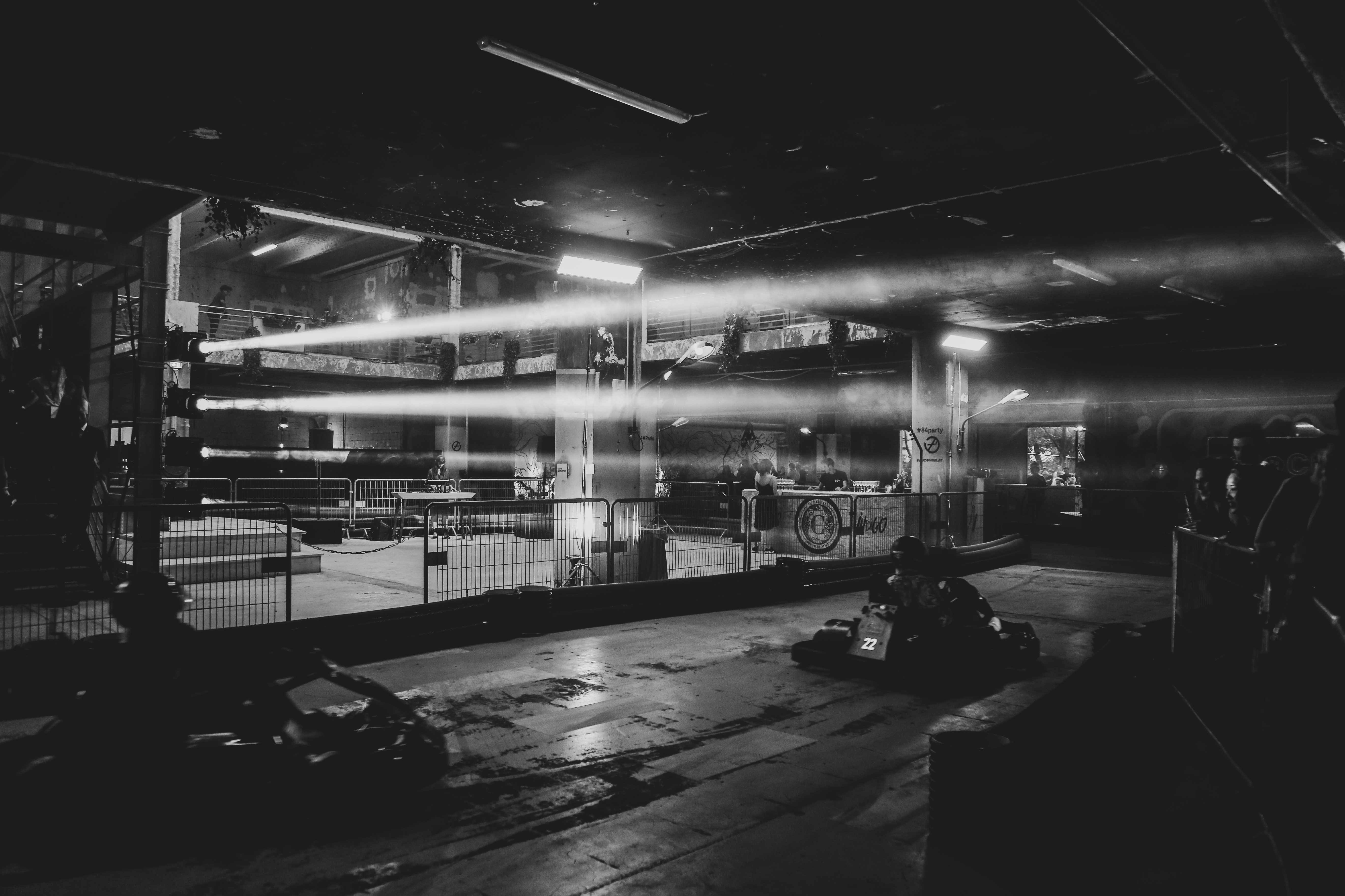 84 PARIS