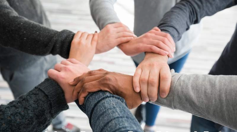 Ayuda-equipo-personas.webp