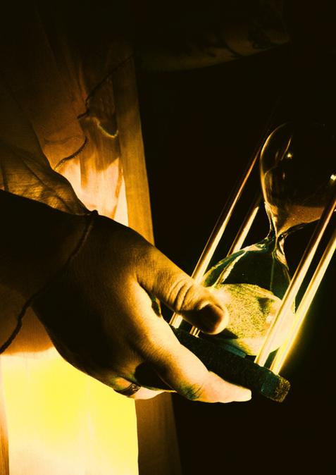 yellow tint hourglass