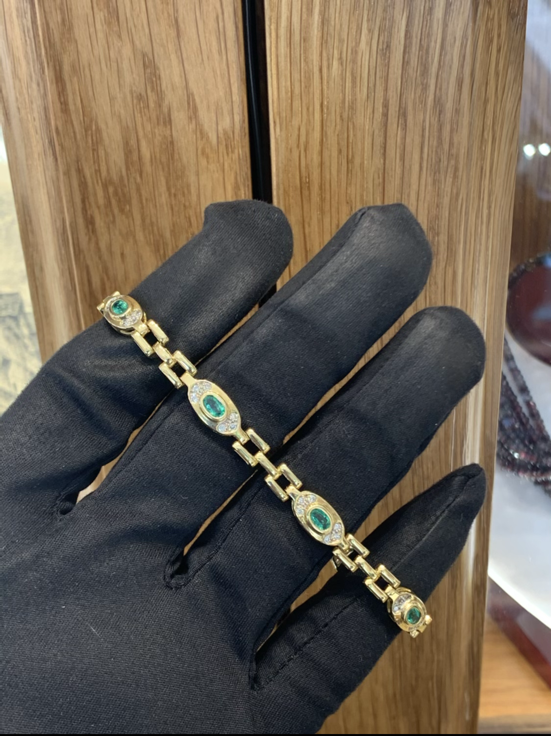 Vintage 18k Gold Emerald And Diamond Bracelet