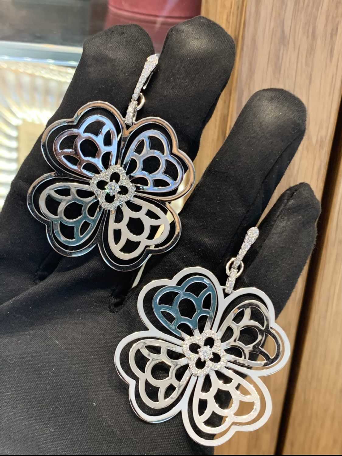 18k Gold Flower Diamond Earrings