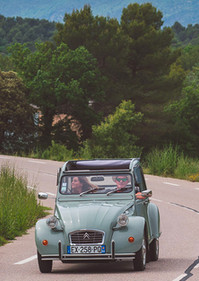 Visitez le Luberon en 2cv