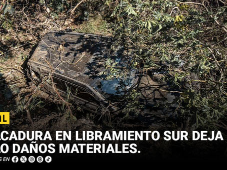 Volcadura en Libramiento Sur deja solo daños materiales