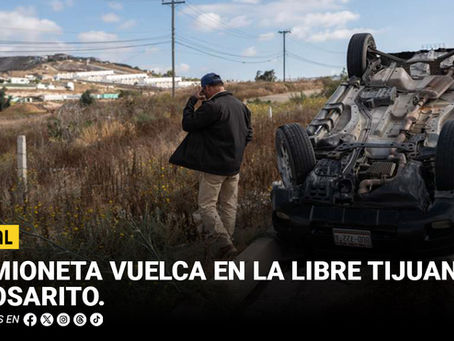 Camioneta vuelca en la libre Tijuana-Rosarito