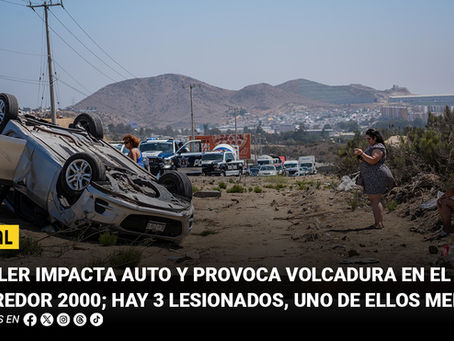 Tráiler impacta auto y provoca volcadura en Corredor 2000; hay tres lesionados, uno de ellos menor