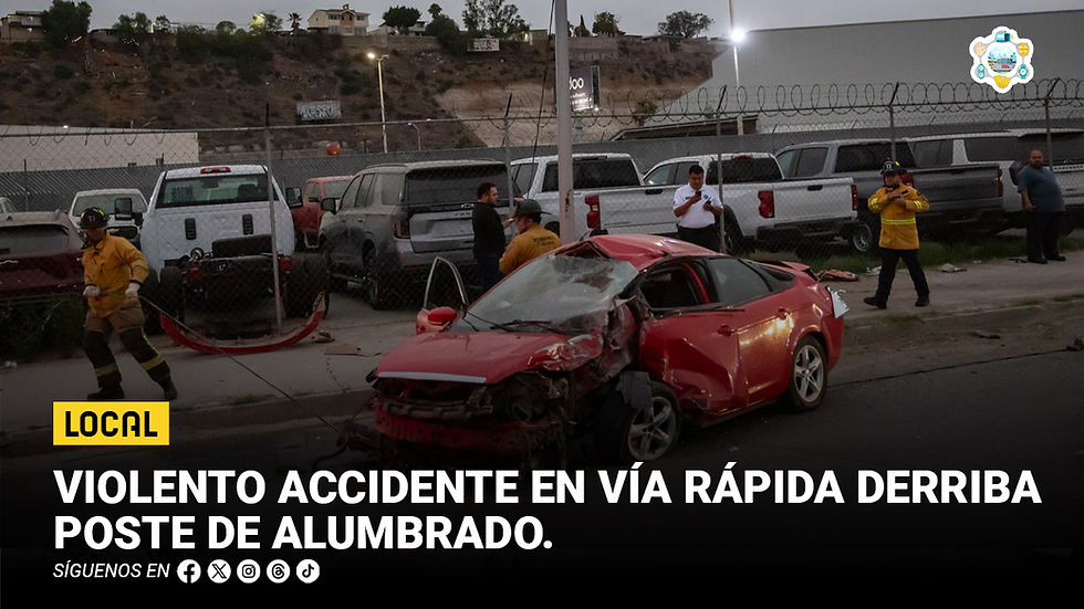 Violento accidente en Vía Rápida derriba poste de alumbrado