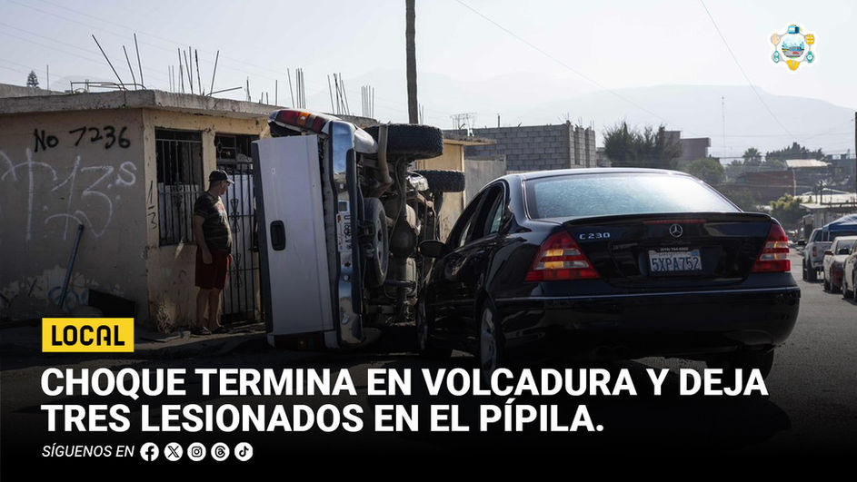 Choque termina en volcadura y deja tres lesionados en El Pípila