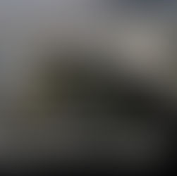 Auto cae a canalización y termina volcado en Parque Industrial El Florido