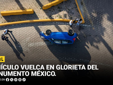 Vehículo vuelca en glorieta del Monumento México