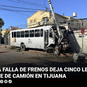 Presunta falla de frenos deja cinco lesionados en choque de camión en Tijuana