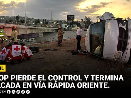 Picop pierde el control y termina volcada en Vía Rápida Oriente