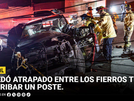 Quedó atrapado entre los fierros tras derribar un postev