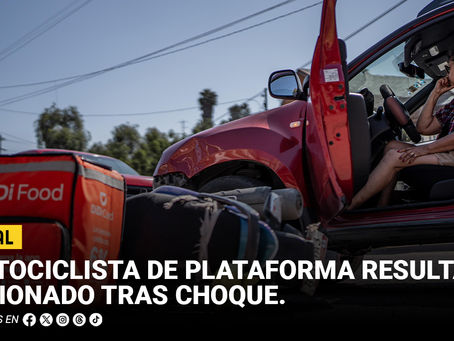 Motociclista de plataforma resulta lesionado tras choque en Cañón Johnson