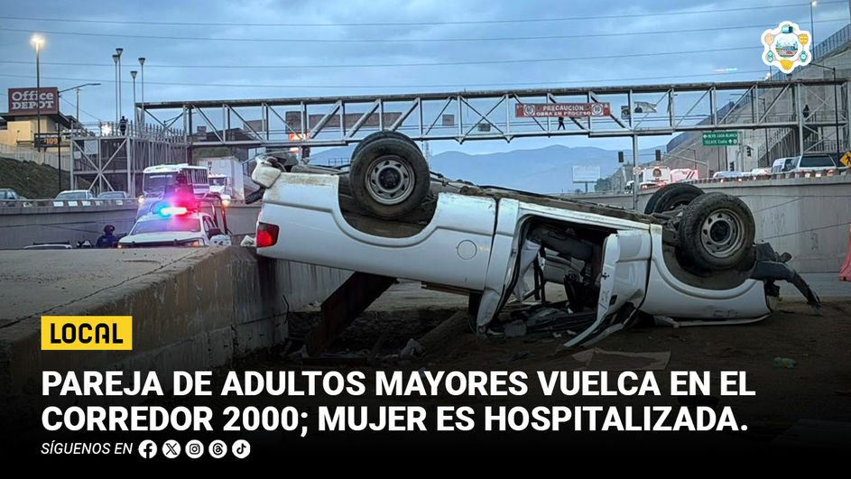 Pareja de adultos mayores vuelca en el Corredor 2000; mujer es hospitalizada