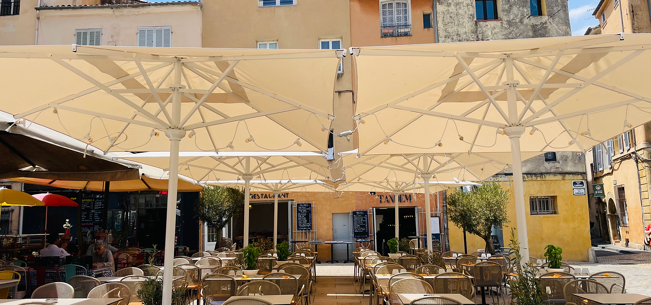Terrasse ensoleillée, centre historique, au bar et restaurant TANDEM place des Cardeurs à Aix-en-Provence