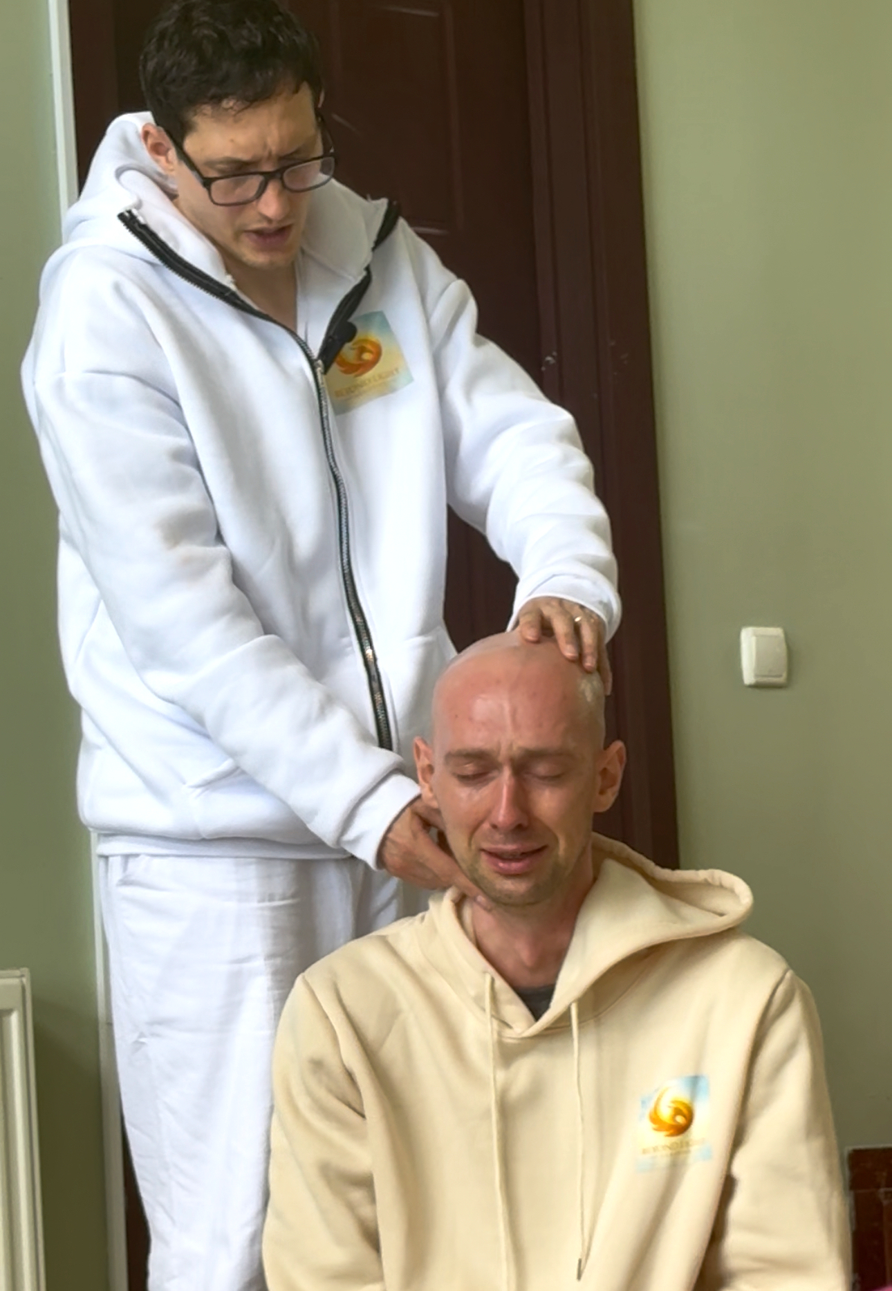 Leo offering an in-person session on retreat