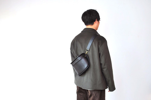 イタリアンレザーの立体ボディバッグ | NORDFELD