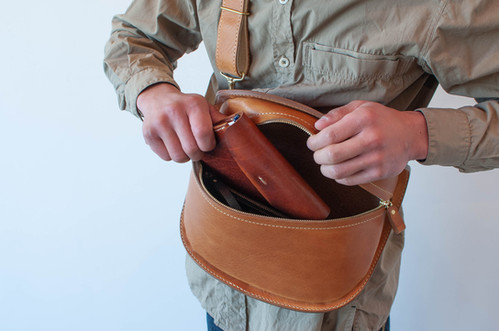 イタリアンレザーの立体ボディバッグ | NORDFELD