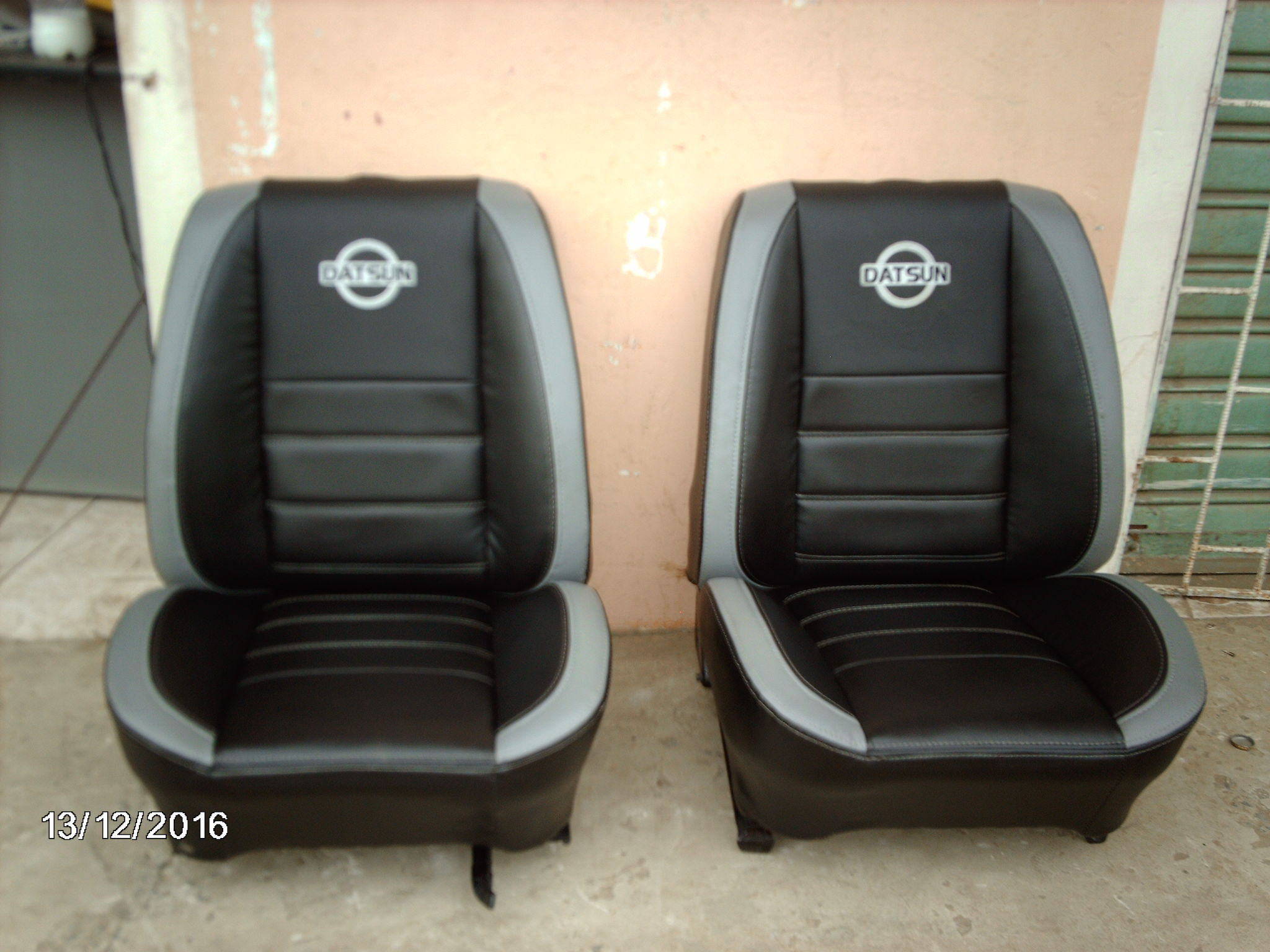 TAPIZADO DE  ACIENTOS DE DATSUN 1200  CON DICEÑO