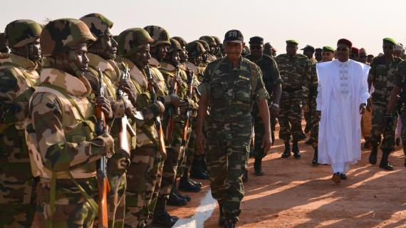 issoufou_visite_contingent_nigerien.jpg