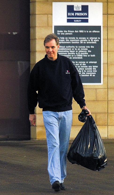 jonathan-aitken-on-his-release-from-prison-in-2000.jpg