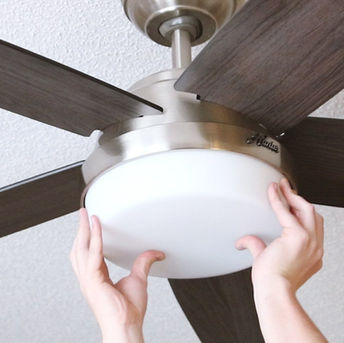 Hunter-how-to-install-a-ceiling-fan-light-fixture_4c739b1a-9eac-4b3d-b69a-b1c657eb4958.jpe