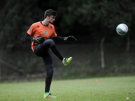 Elias surge como alternativa para reforçar goleiros de grande time brasileiro