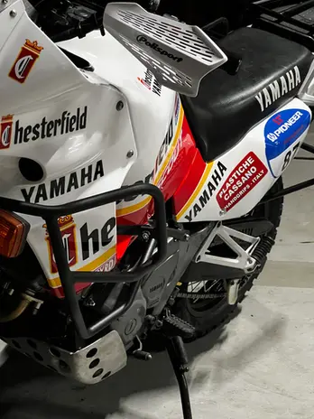 Yamaha 750 Super Ténéré déco chesterfield préparée par HEURTIER Classic à chomérac en ardèche drôme rhône alpes 07 26 projet sur mesure réplica dakar sonauto yamaha motor france coté gauche vue plongeante