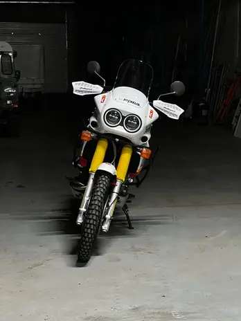 Yamaha 750 Super Ténéré déco chesterfield préparée par HEURTIER Classic à chomérac en ardèche drôme rhône alpes 07 26 projet sur mesure réplica dakar sonauto yamaha motor france face avant