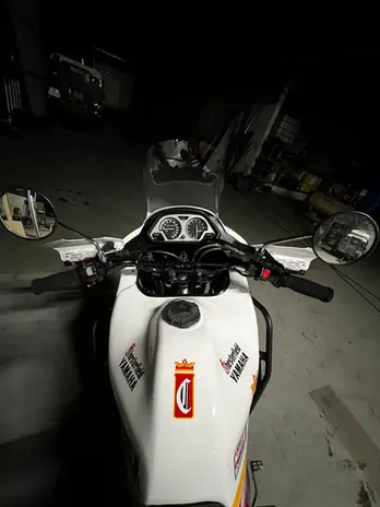 Yamaha 750 Super Ténéré déco chesterfield préparée par HEURTIER Classic à chomérac en ardèche drôme rhône alpes 07 26 projet sur mesure réplica dakar sonauto yamaha motor france réservoir