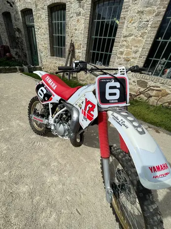 Yamaha 125 YZ 1988 restaurée par HEURTIER Classic