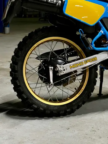 Yamaha 600 TÉNÉRÉ 34L 1984 restaurée à neuf par HEURTIER Classic detail roue arrière