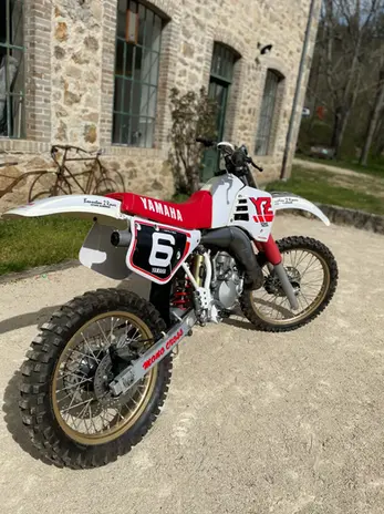 Yamaha 125 YZ 1988 restaurée par HEURTIER Classic
