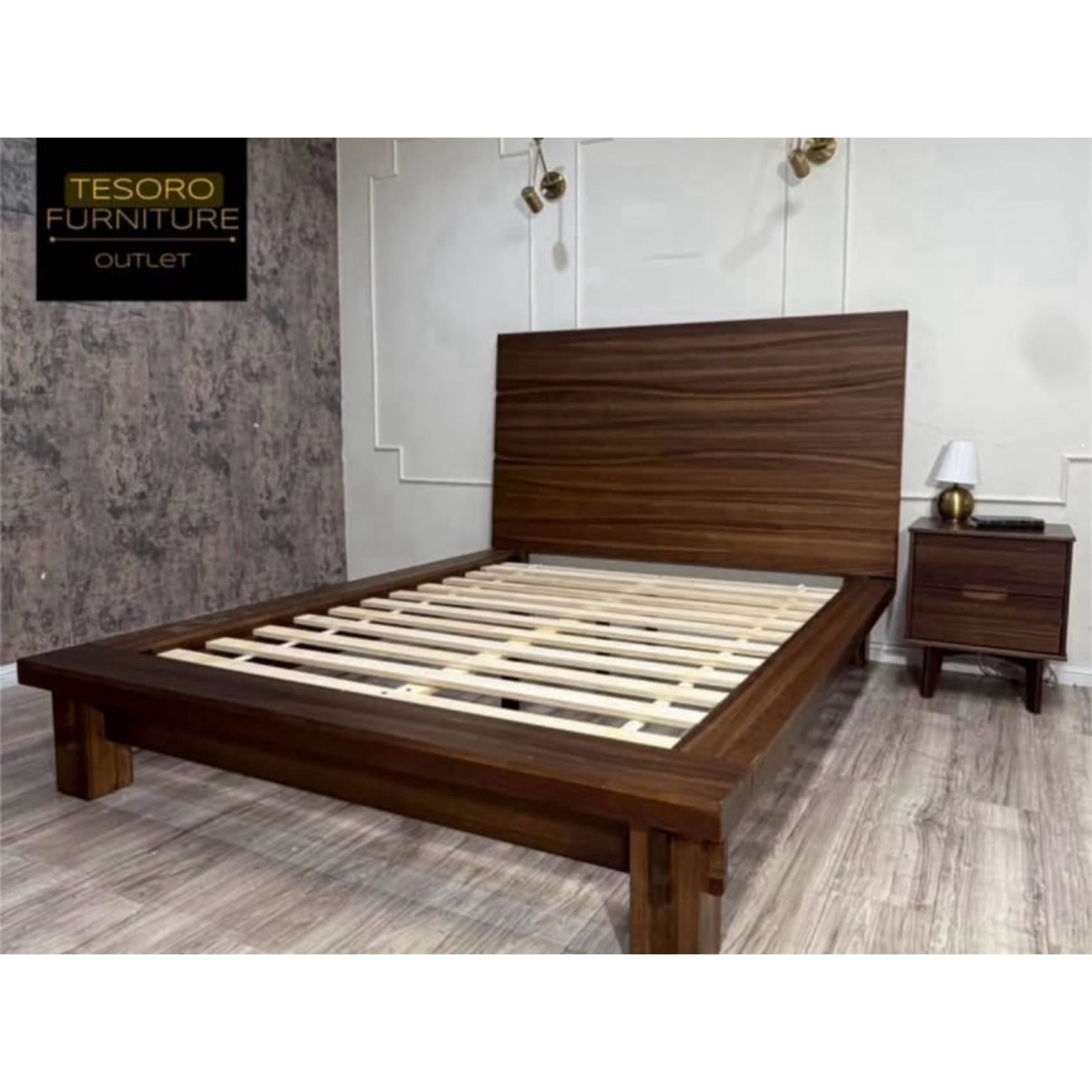 MODERN ACACIA QUEEN BED 