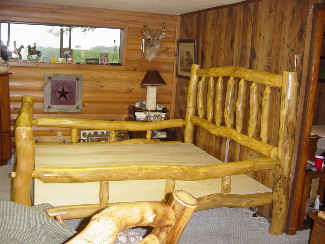 aspen log bed8820.jpg