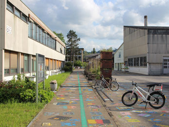 Arteliershaus Fast die mitte des Weges.