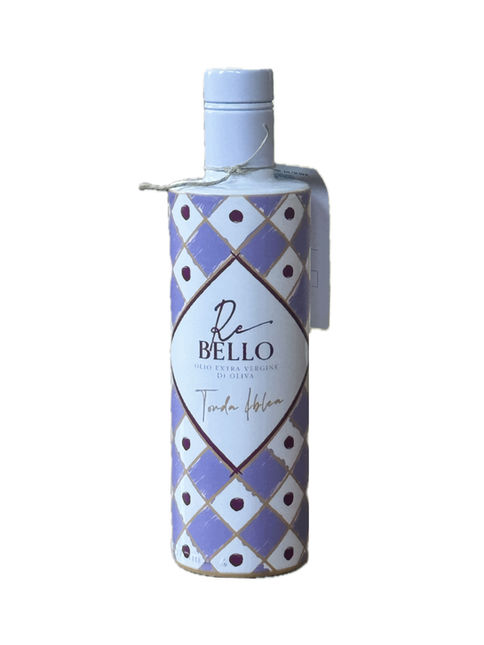 Flasche mit De Bello Tonda Iblea und lila Rautenmuster