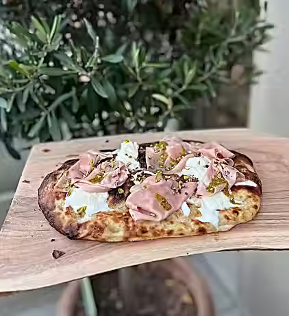 aperitivo-focaccia-mortadella-burrata-ol.