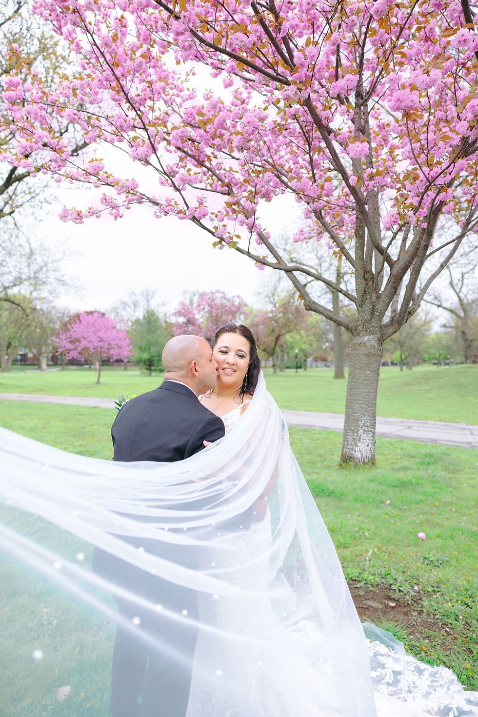 Spring wedding photography at Willistead Manor in Windsor, Ontario