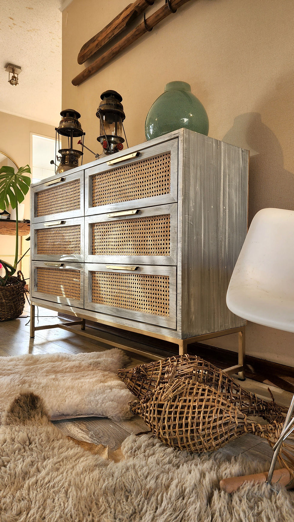 Miniatura: Cajonera blaco y ratán natural 