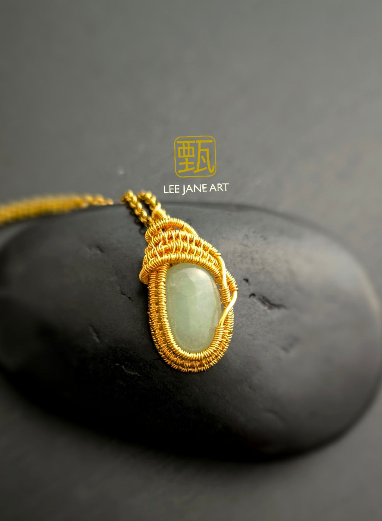 SNOW PEA PETITE SIGNATURE JADE P235 - GREEN JADE PENDANT