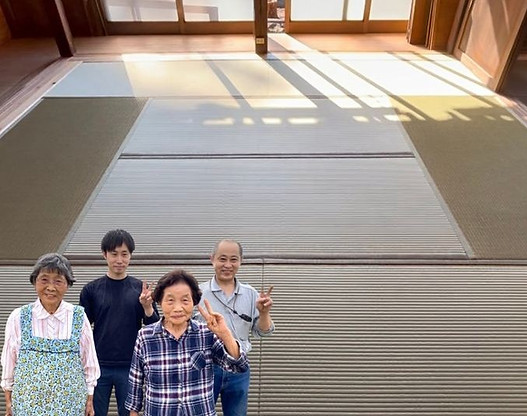 五十嵐畳店スタッフと畳交換施工例