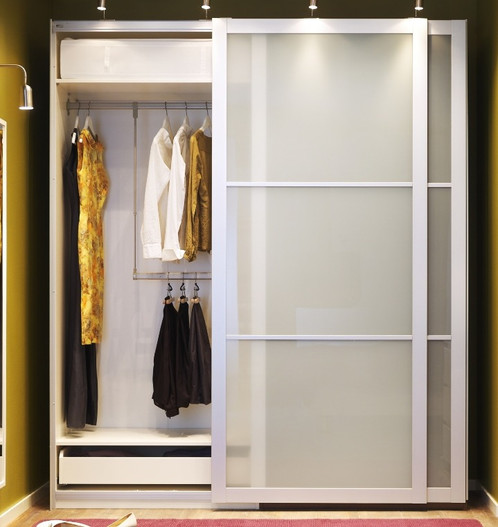 Reach In Closet Design