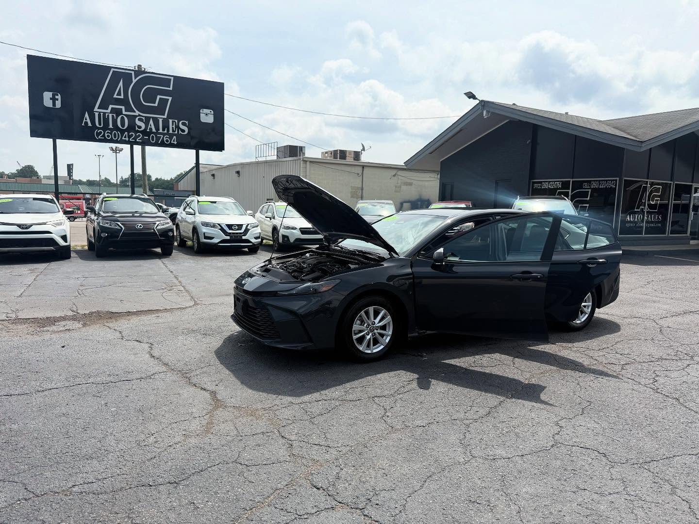2025 Toyota Camry LE's photo