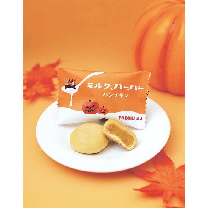 運だめし。カプセルをまわして秋限定のスイーツをゲットしよう