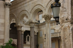 Split (33)