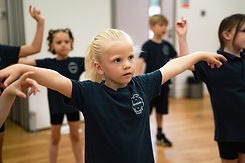 PERFORMERS11.jpg